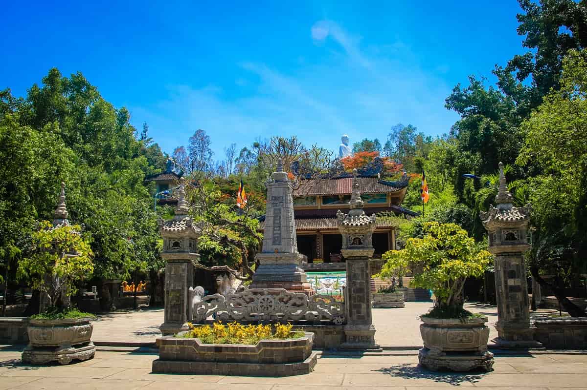 chùa Long Sơn Nha Trang