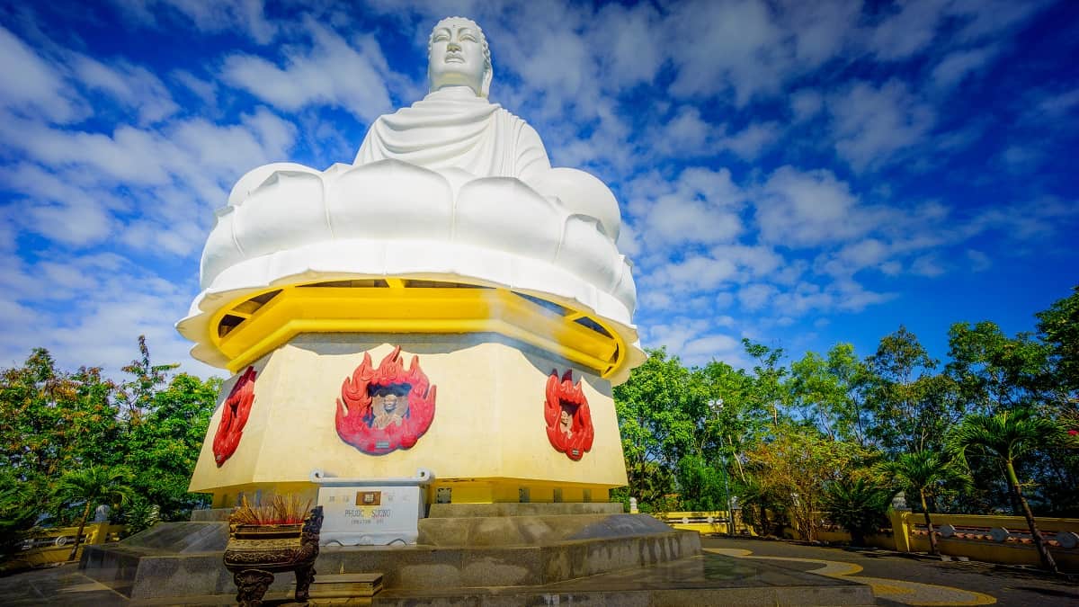 Chùa Long Sơn Nha Trang - Kim Thân Phật Tổ Ngự Thiên 100 Năm