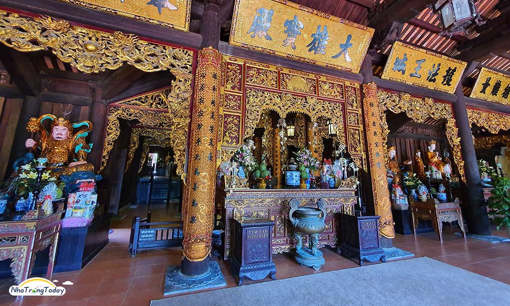 chùa trúc lâm trên đảo hòn tre Nha Trang
