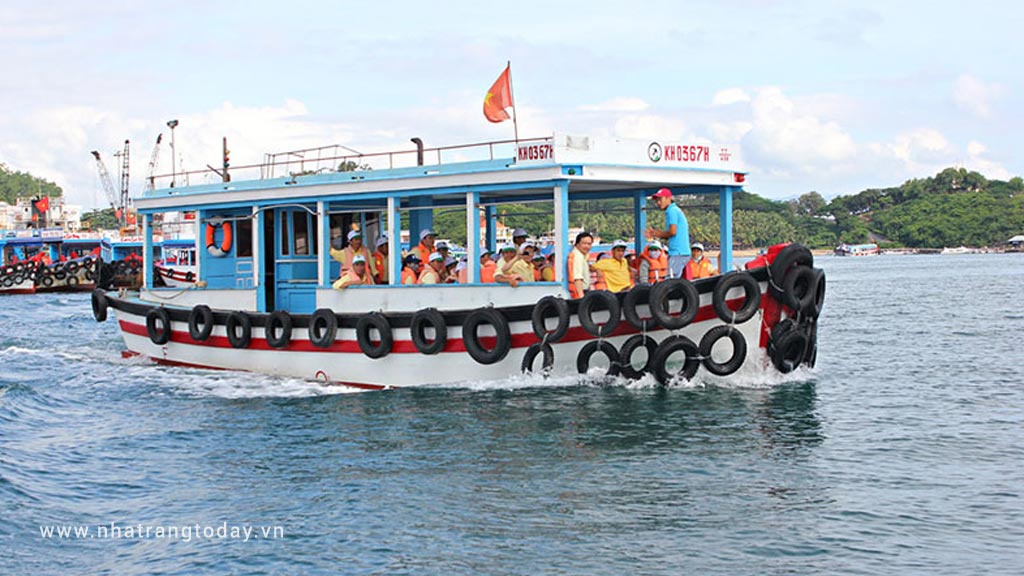 Thuê tàu du lịch tham quan đảo Nha Trang