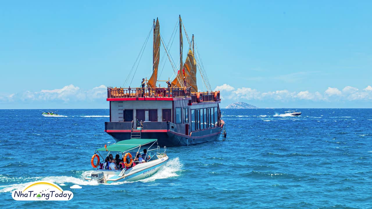 Tour du thuyền Emperor Cruise Nha Trang
